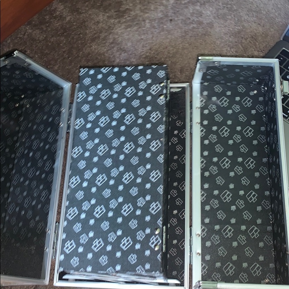 Makeup case - Picture 3 of 5